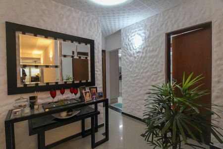 Casa à venda com 250m², 4 quartos e 4 vagas Casa à venda com 250m², 4 quartos e 4 vagasCorredor