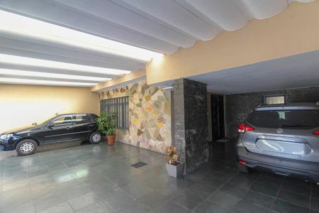 Casa à venda com 250m², 4 quartos e 4 vagas Casa à venda com 250m², 4 quartos e 4 vagasGaragem