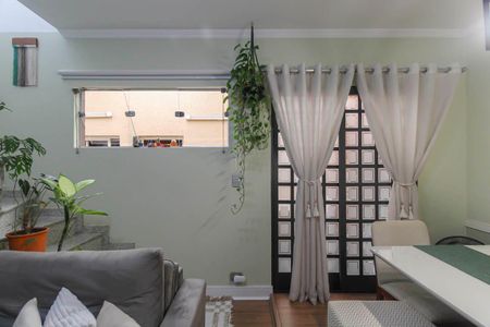 Casa à venda com 250m², 4 quartos e 4 vagas Casa à venda com 250m², 4 quartos e 4 vagasSala 2