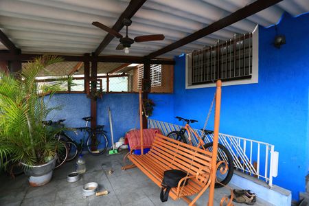 Casa à venda com 191m², 4 quartos e 2 vagas Casa à venda com 191m², 4 quartos e 2 vagasvaranda