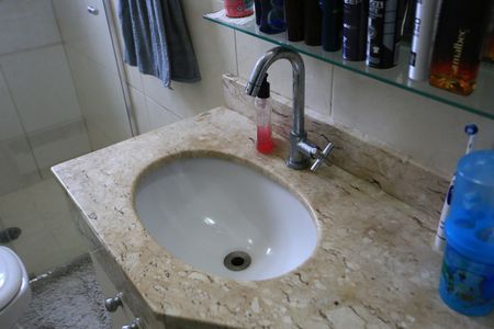 Casa à venda com 191m², 4 quartos e 2 vagas Casa à venda com 191m², 4 quartos e 2 vagasBanheiro