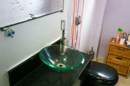 Casa à venda com 191m², 4 quartos e 2 vagas Casa à venda com 191m², 4 quartos e 2 vagasLavabo