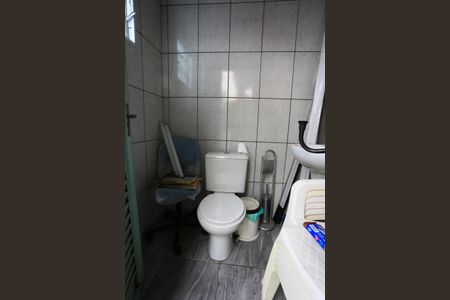 Casa à venda com 191m², 4 quartos e 2 vagas Casa à venda com 191m², 4 quartos e 2 vagasBanheiro da churrasqueira