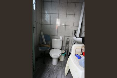 Casa à venda com 191m², 4 quartos e 2 vagas Casa à venda com 191m², 4 quartos e 2 vagasBanheiro da churrasqueira