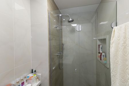 Apartamento para alugar com 50m², 2 quartos e 1 vaga Apartamento para alugar com 50m², 2 quartos e 1 vagaBanheiro da Suíte