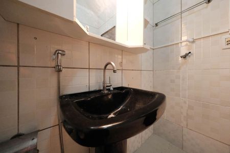 Banheiro de casa para alugar com 1 quarto, 65m² em Vila Ponte Rasa, São Paulo