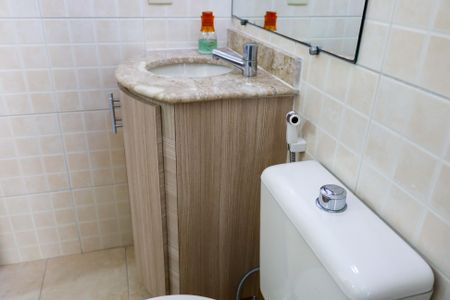 Apartamento à venda com 64m², 2 quartos e 1 vaga Apartamento à venda com 64m², 2 quartos e 1 vagaBanheiro da Suíte 2