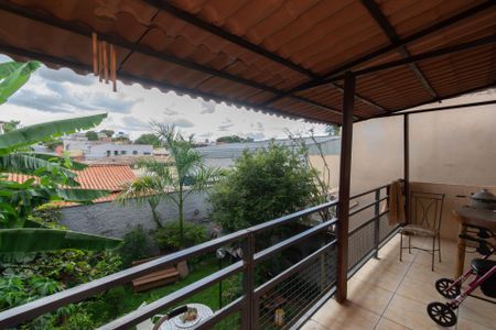 Varanda de casa à venda com 3 quartos, 190m² em Tres Barras, Contagem