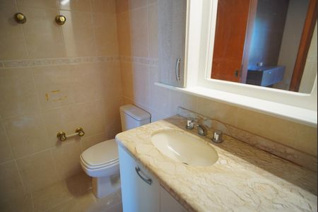 Casa à venda com 225m², 4 quartos e 2 vagasBanheiro da Suíte