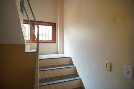 Escada - Acesso Quartos de casa à venda com 4 quartos, 225m² em Chácara das Pedras, Porto Alegre