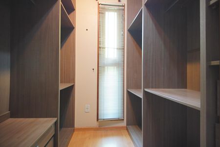 Casa à venda com 225m², 4 quartos e 2 vagasCloset da Suíte