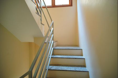 Casa à venda com 225m², 4 quartos e 2 vagasEscada - Acesso Sótão