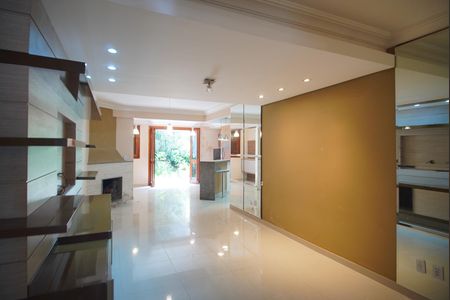 Sala de casa à venda com 4 quartos, 225m² em Chácara das Pedras, Porto Alegre