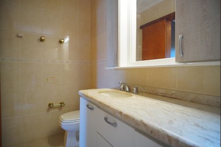 Casa à venda com 225m², 4 quartos e 2 vagasBanheiro da Suíte