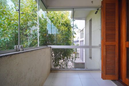 Varanda de casa à venda com 4 quartos, 225m² em Chácara das Pedras, Porto Alegre