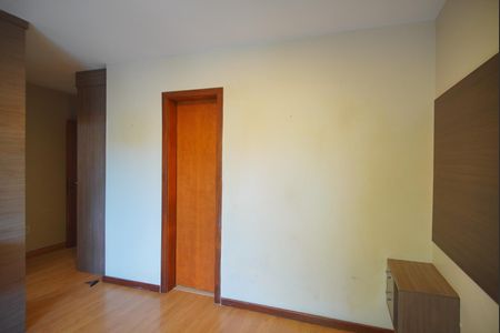 Casa à venda com 225m², 4 quartos e 2 vagasSuíte