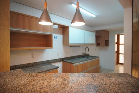 Casa à venda com 225m², 4 quartos e 2 vagasCozinha