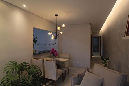 Sala de casa à venda com 3 quartos, 189m² em Santa Monica, Belo Horizonte