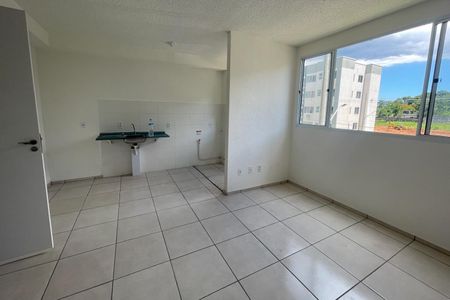 Sala de apartamento para alugar com 2 quartos, 42m² em Vila Ouro Preto, Duque de Caxias