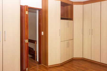 Casa para alugar com 182m², 4 quartos e 6 vagas Casa para alugar com 182m², 4 quartos e 6 vagasSuíte