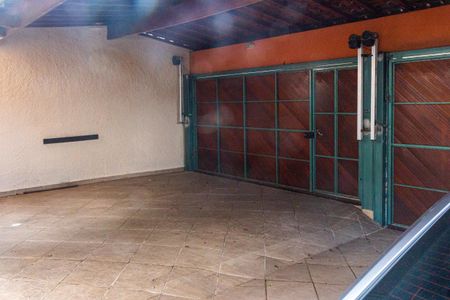 Casa para alugar com 182m², 4 quartos e 6 vagas Casa para alugar com 182m², 4 quartos e 6 vagasGaragem