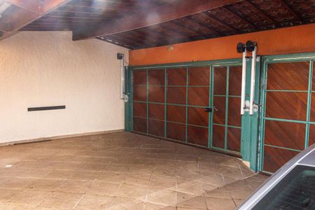 Casa para alugar com 182m², 4 quartos e 6 vagas Casa para alugar com 182m², 4 quartos e 6 vagasGaragem