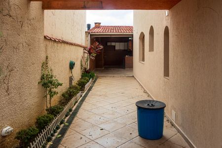 Casa para alugar com 182m², 4 quartos e 6 vagas Casa para alugar com 182m², 4 quartos e 6 vagasQuintal