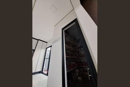 Casa de condomínio à venda com 231m², 3 quartos e 4 vagasCloset