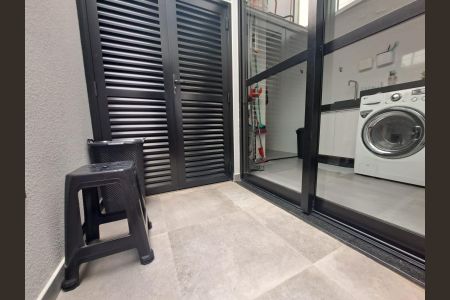 Casa de condomínio à venda com 231m², 3 quartos e 4 vagasÁrea de serviço