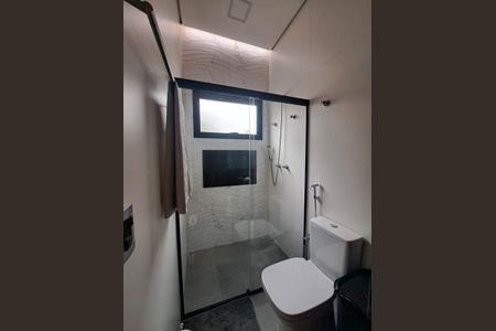 Casa de condomínio à venda com 231m², 3 quartos e 4 vagasBanheiro