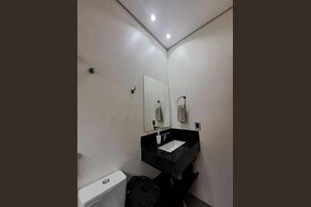 Casa de condomínio à venda com 231m², 3 quartos e 4 vagasBanheiro
