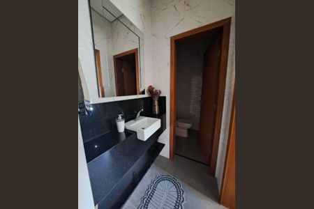 Casa de condomínio à venda com 231m², 3 quartos e 4 vagasBanheiro