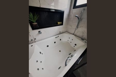 Casa de condomínio à venda com 231m², 3 quartos e 4 vagasBanheiro