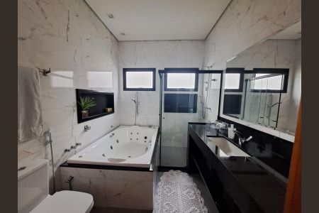 Casa de condomínio à venda com 231m², 3 quartos e 4 vagasBanheiro