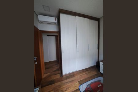 Casa de condomínio à venda com 231m², 3 quartos e 4 vagasQuarto