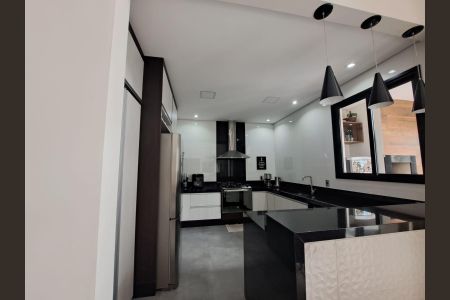 Casa de condomínio à venda com 231m², 3 quartos e 4 vagasCozinha