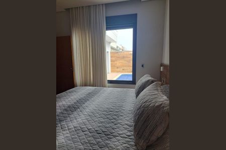 Casa de condomínio à venda com 231m², 3 quartos e 4 vagasQuarto