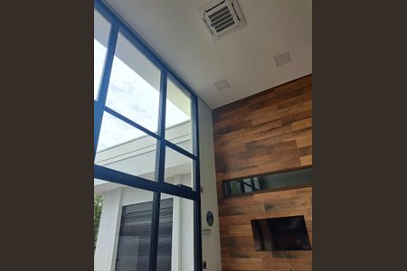 Casa de condomínio à venda com 231m², 3 quartos e 4 vagasSala