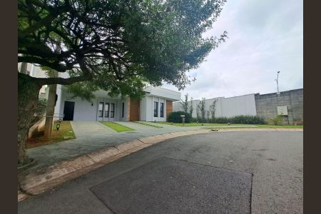 Casa de condomínio à venda com 231m², 3 quartos e 4 vagasFachada