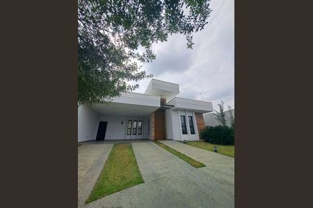 Casa de condomínio à venda com 231m², 3 quartos e 4 vagasFachada