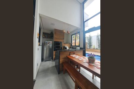 Casa de condomínio à venda com 231m², 3 quartos e 4 vagasÁrea externa