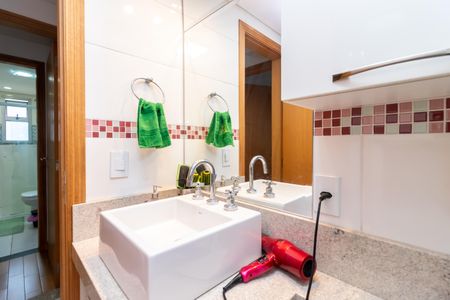 Apartamento à venda com 98m², 3 quartos e 1 vagaBanheiro 2