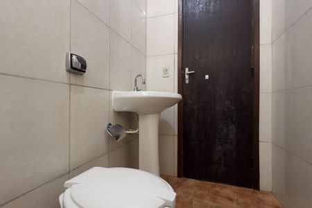Casa à venda com 170m², 2 quartos e 2 vagas Casa à venda com 170m², 2 quartos e 2 vagasBanheiro