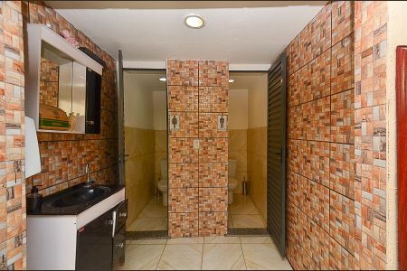 Casa à venda com 270m², 3 quartos e sem vaga Casa à venda com 270m², 3 quartos e sem vagaBanheiro Terraço