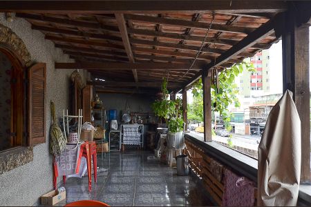 Casa à venda com 270m², 3 quartos e sem vaga Casa à venda com 270m², 3 quartos e sem vagaVaranda