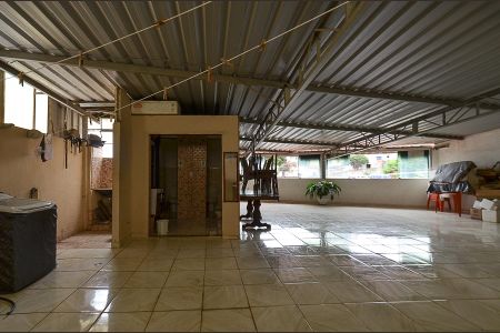 Casa à venda com 270m², 3 quartos e sem vaga Casa à venda com 270m², 3 quartos e sem vagaTerraço