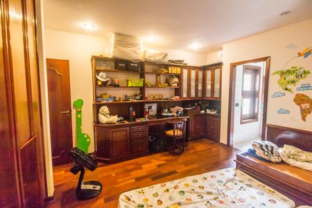 Apartamento para alugar com 136m², 4 quartos e 2 vagas Apartamento para alugar com 136m², 4 quartos e 2 vagasSuíte