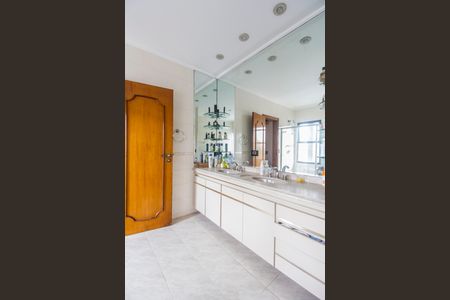 Apartamento para alugar com 136m², 4 quartos e 2 vagas Apartamento para alugar com 136m², 4 quartos e 2 vagasBanheiro da Suíte