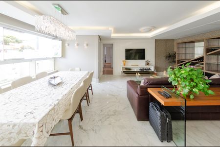 Apartamento para alugar com 323m², 4 quartos e 4 vagas Apartamento para alugar com 323m², 4 quartos e 4 vagasSala