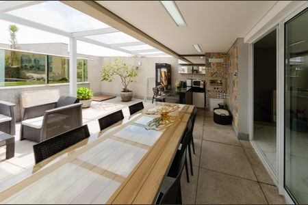 Apartamento para alugar com 323m², 4 quartos e 4 vagas Apartamento para alugar com 323m², 4 quartos e 4 vagasCobertura